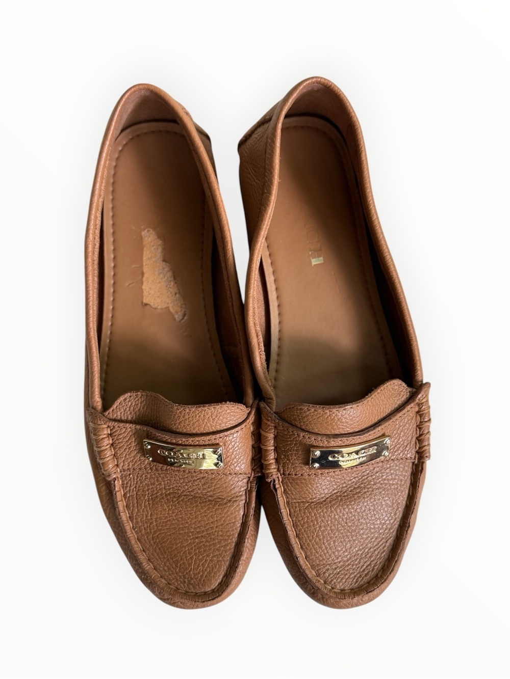 Coach Fredrica tan pebbled leather loafers featuring a gold-tone logo plaque 7.5